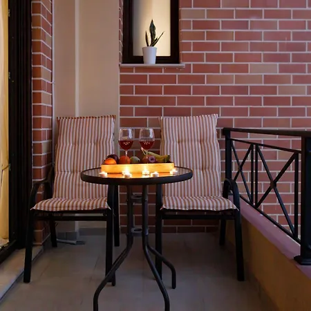 아파트 Philoxenia With Balcony *