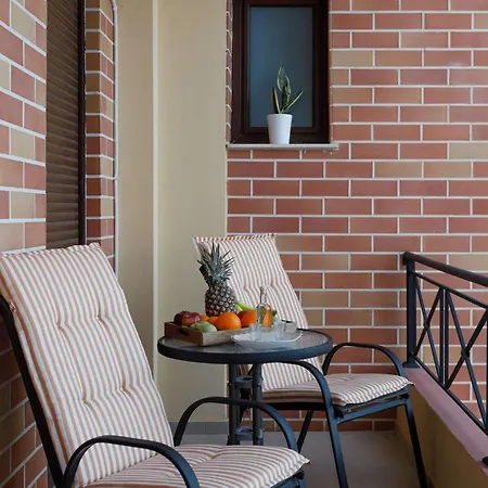 Philoxenia With Balcony 아파트
